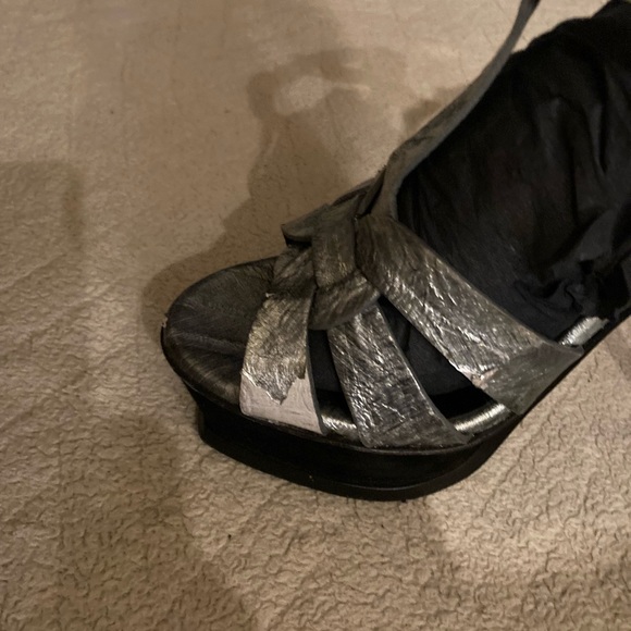 Yves Saint Laurent tribute sandals, wore once practically new. - Picture 5 of 7